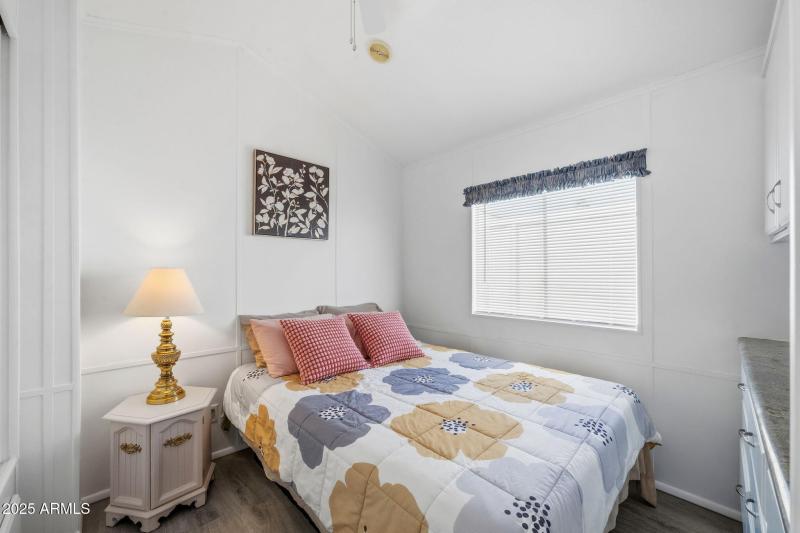 008__111 S Greenfield Rd unit 724