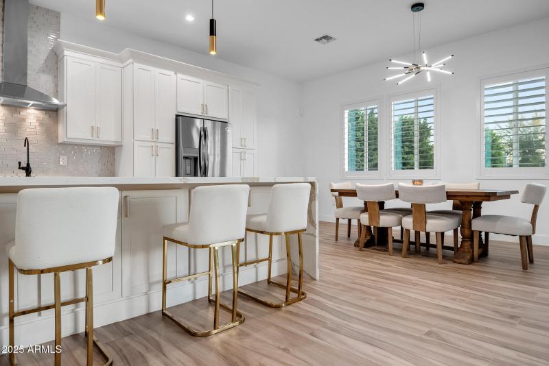 EAT IN KITCHEN AND BREAKFAST BAR