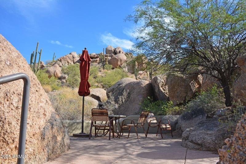 Winfield-Club-Privacy-Patio