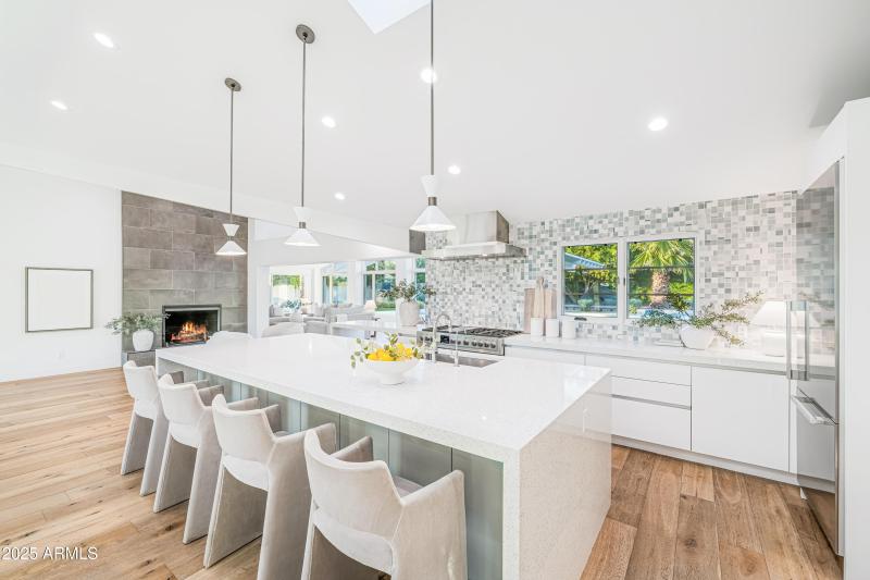 5816 E. Calle Del Media Kitchen