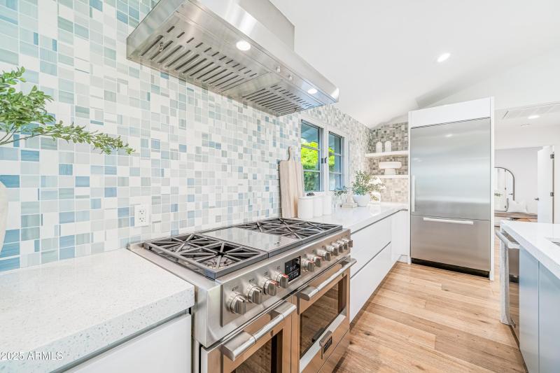 I2025111201-Interior-18