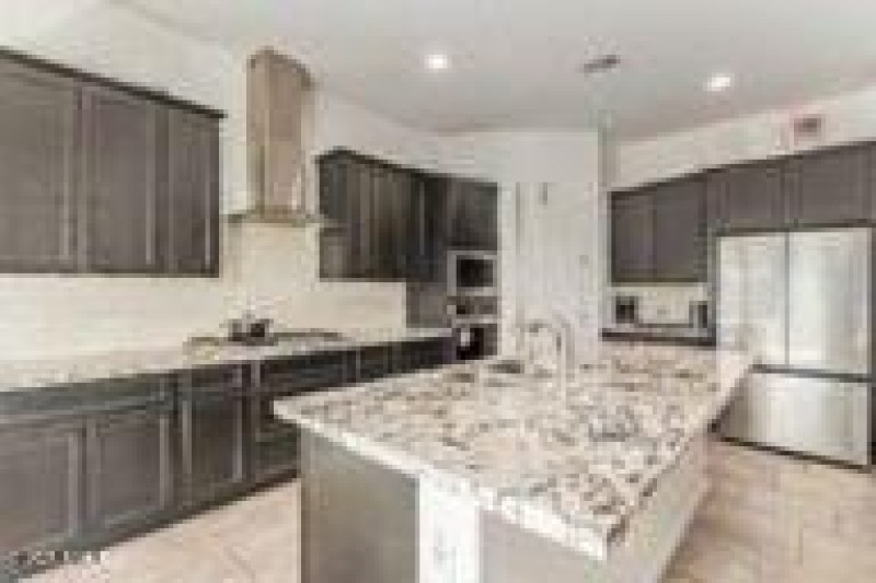 Large Gourmet Kitchen