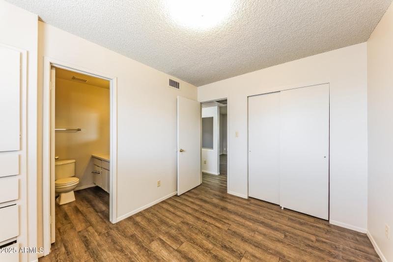 13-photo-Main-Bedroom-7ad16c05-65b3-4721