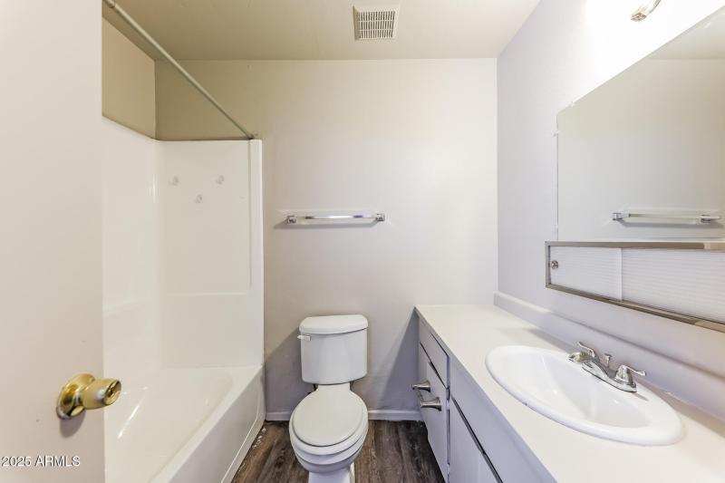 15-photo-Main-Bathroom-64964c32-4220-4c0