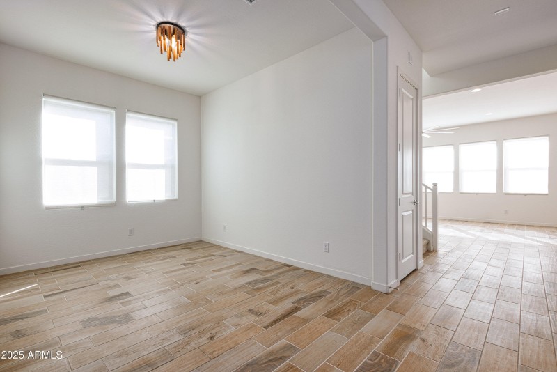 010_photo10_10147_e_thunderbolt_ave_mesa