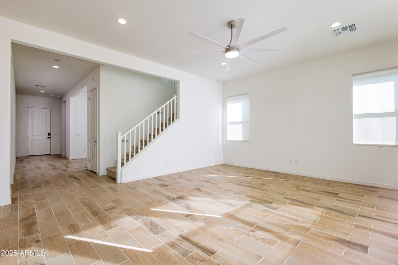 011_photo11_10147_e_thunderbolt_ave_mesa