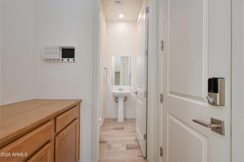 019_photo18_10147_e_thunderbolt_ave_mesa