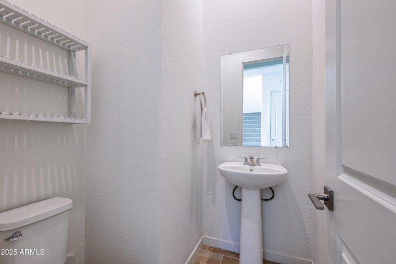 020_photo19_10147_e_thunderbolt_ave_mesa