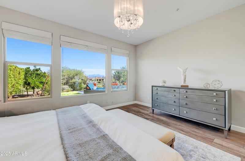 13-Primary Suite Detail