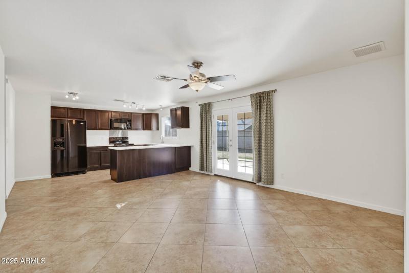 16_9025_W_Cinnabar16_mls