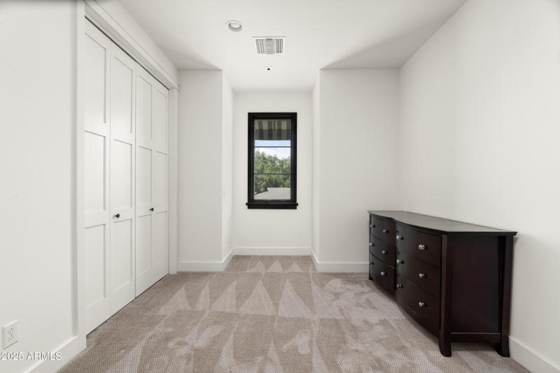 34-4901 E Amelia Ave (34 of 41)