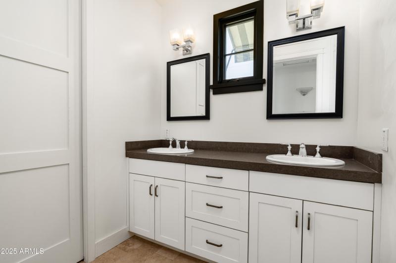 35-4901 E Amelia Ave (35 of 41)