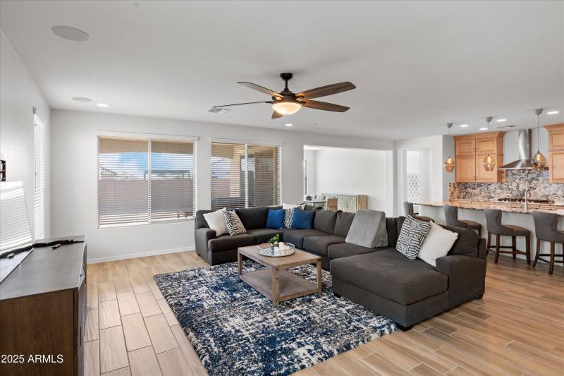 07-Family Room to Kitchen