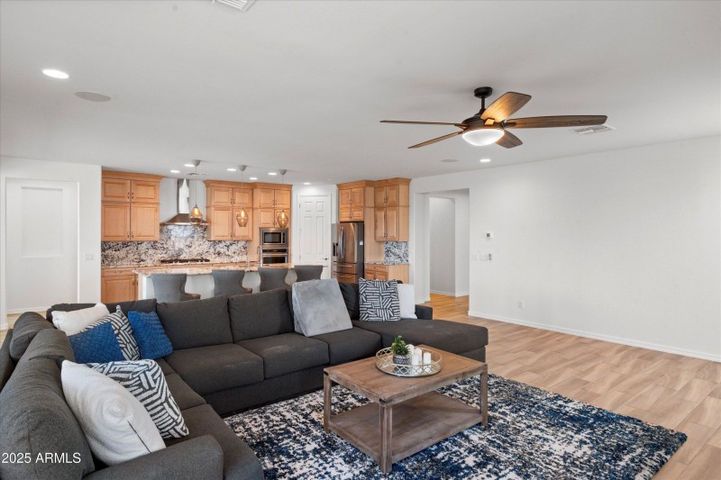 08-Family Room to Kitchen