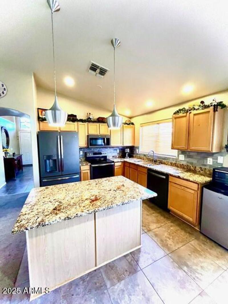Kitchen-Island-Appliance Suite-Granite 4