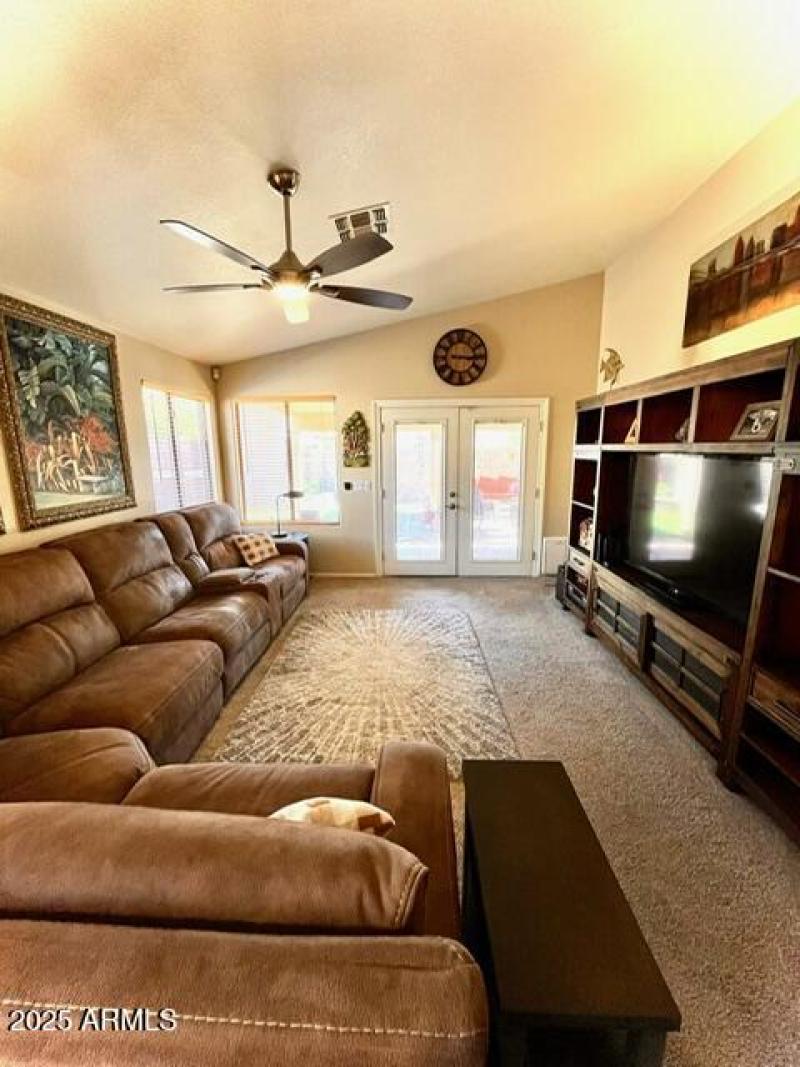 Large familyroom off kitchen 8