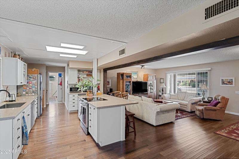 08-Kitchen & Family Room