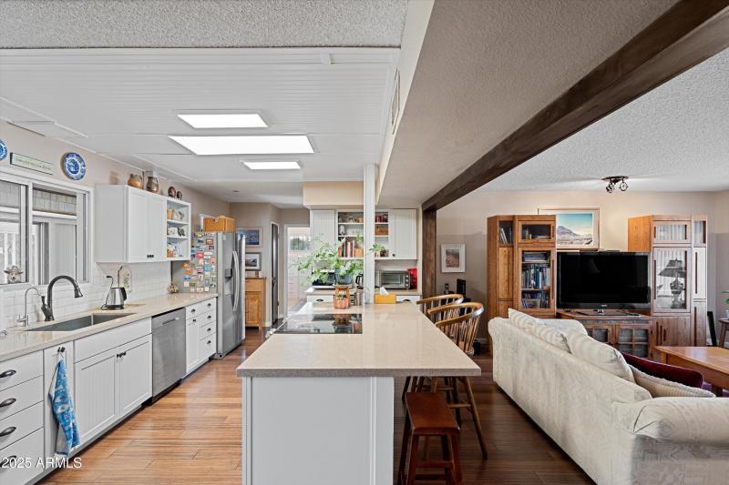 09-Kitchen & Family Room