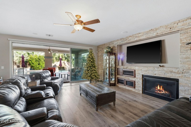 012__21256 E Waverly Dr