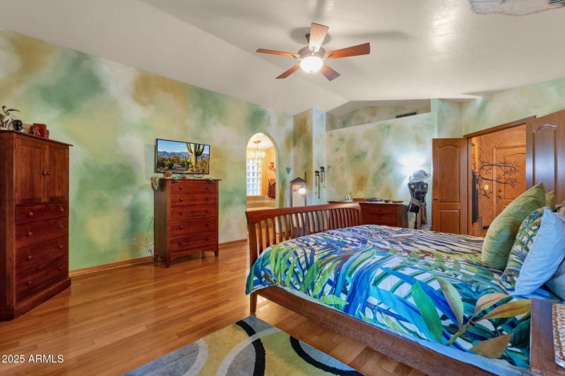 28-web-or-mls-1911-e-bruce-ave