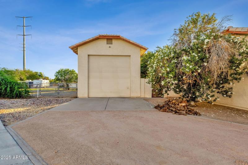 74-web-or-mls-1911-e-bruce-ave