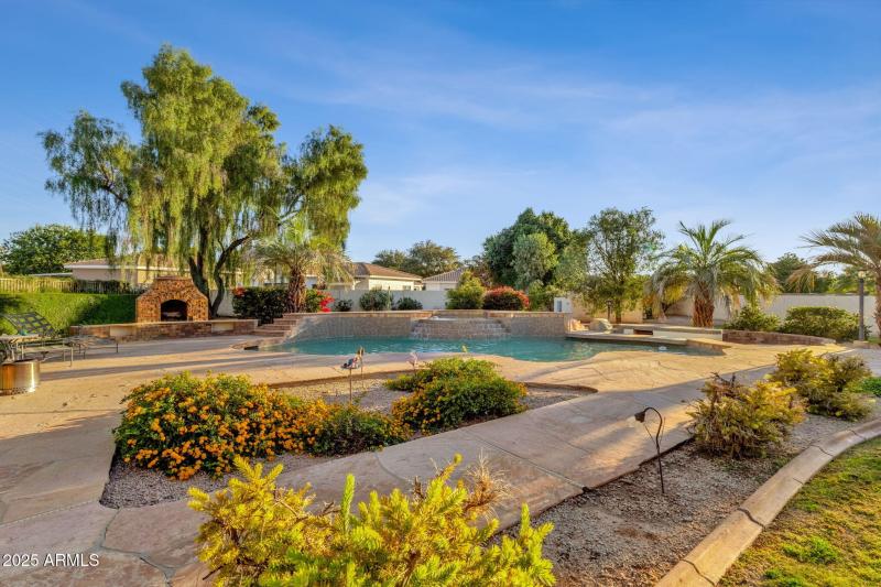 91-web-or-mls-1911-e-bruce-ave