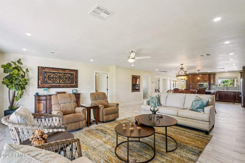 12-web-or-mls-N 109th Ave-S1511-012