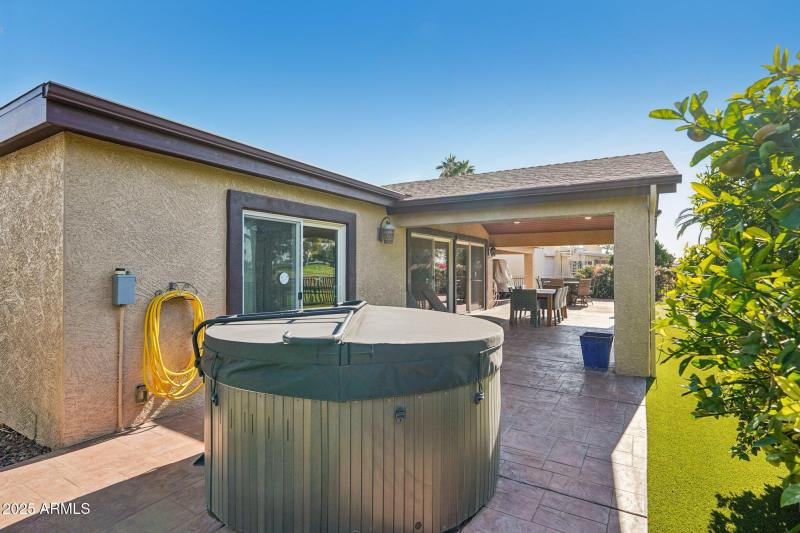 Hot tub does not convey