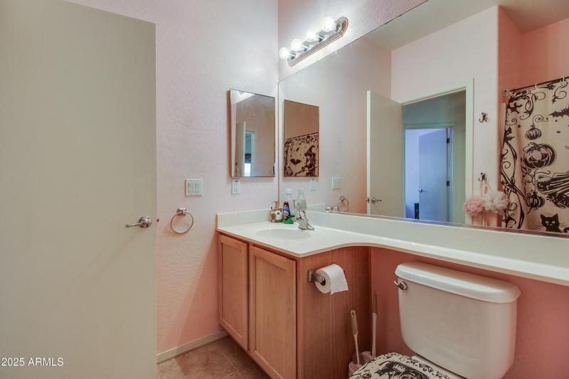 Jack & Jill Tub & Shower