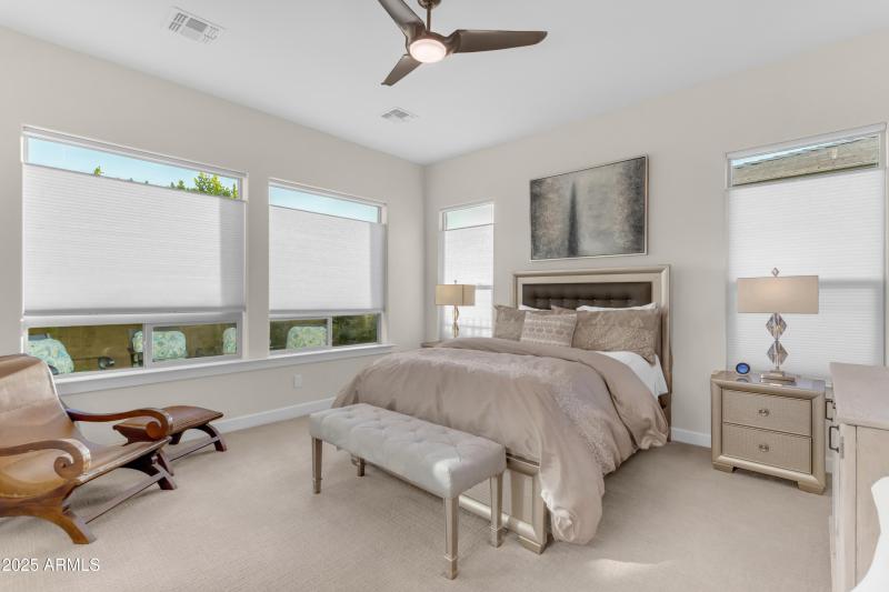 Oversized Room w/Up Down Shades