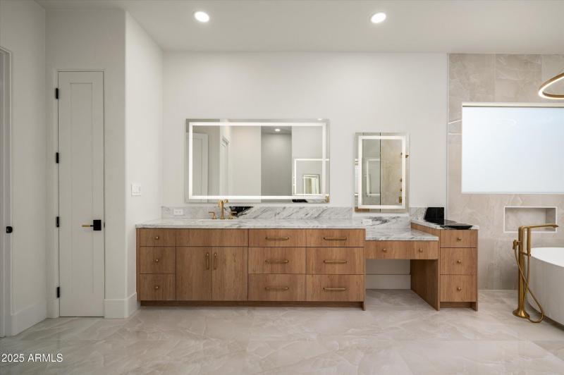 26-12816ETurquoiseAve-26