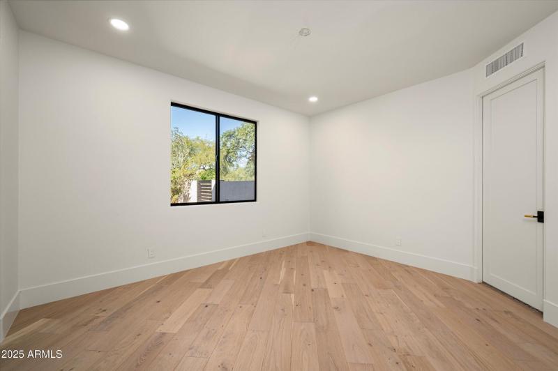 34-12816ETurquoiseAve-34