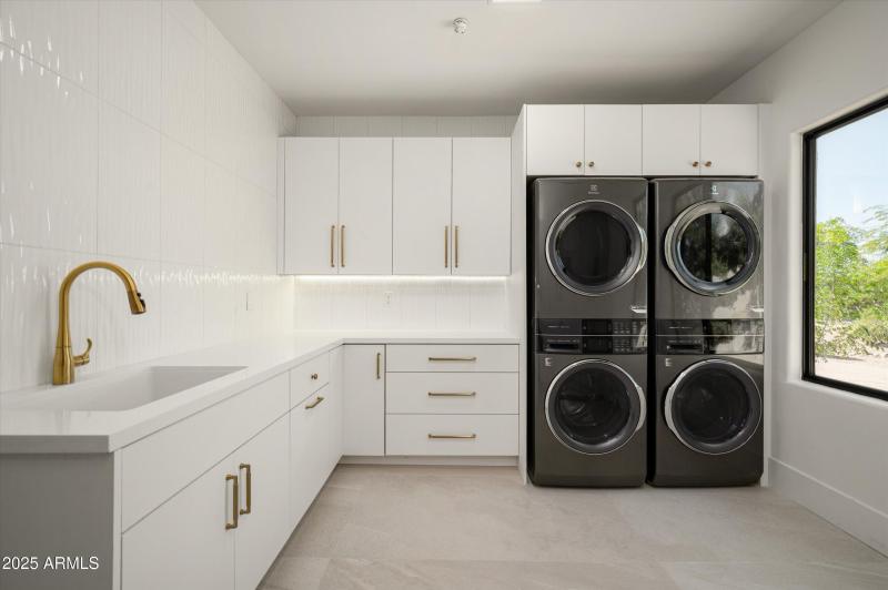 37-12816ETurquoiseAve-37