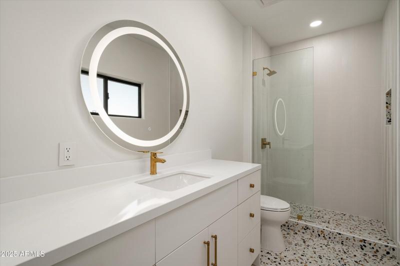 53-12816ETurquoiseAve-53