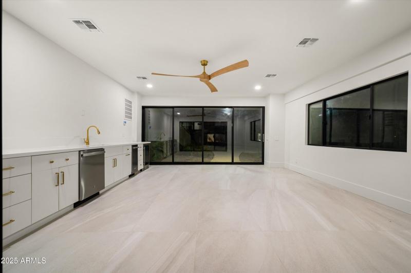 60-12816ETurquoiseAve-60