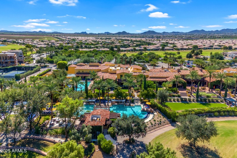 Stunning Grounds & Amenities