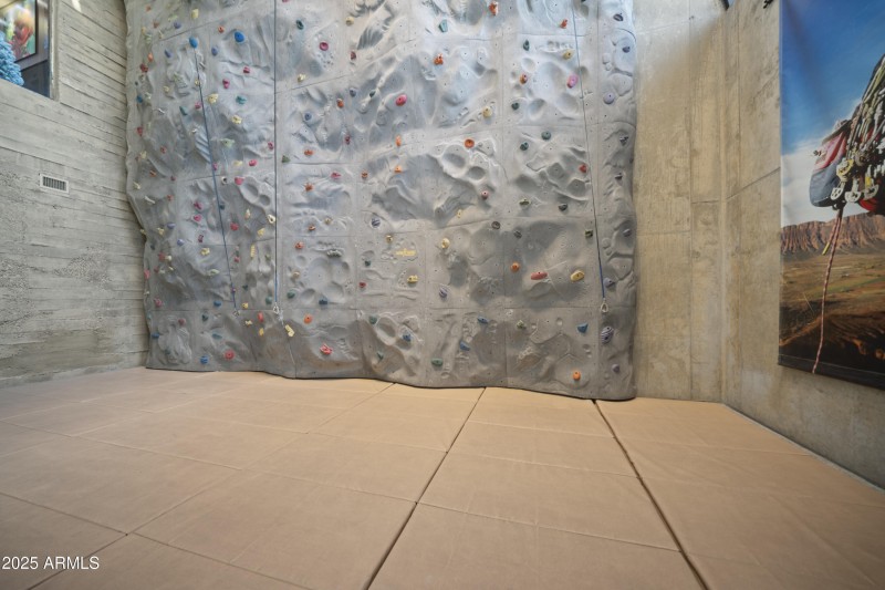 Climbing wall