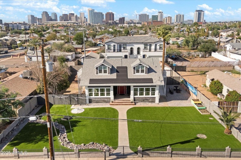 Walkable to Downtown