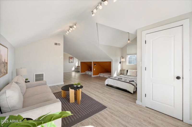 Upstairs ADU/Split Master Suite Option