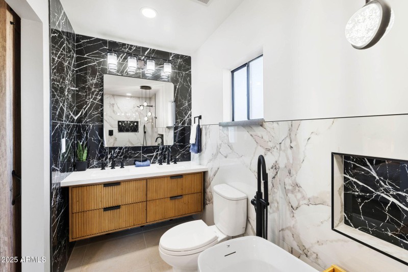 25-Primary Bathroom (2)