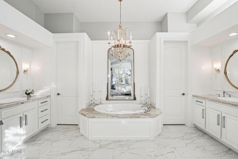 Spa-Like Primary Ensuite