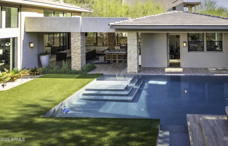 Grand Entertainment Area