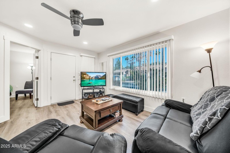 14300 W Bell Rd 423-8