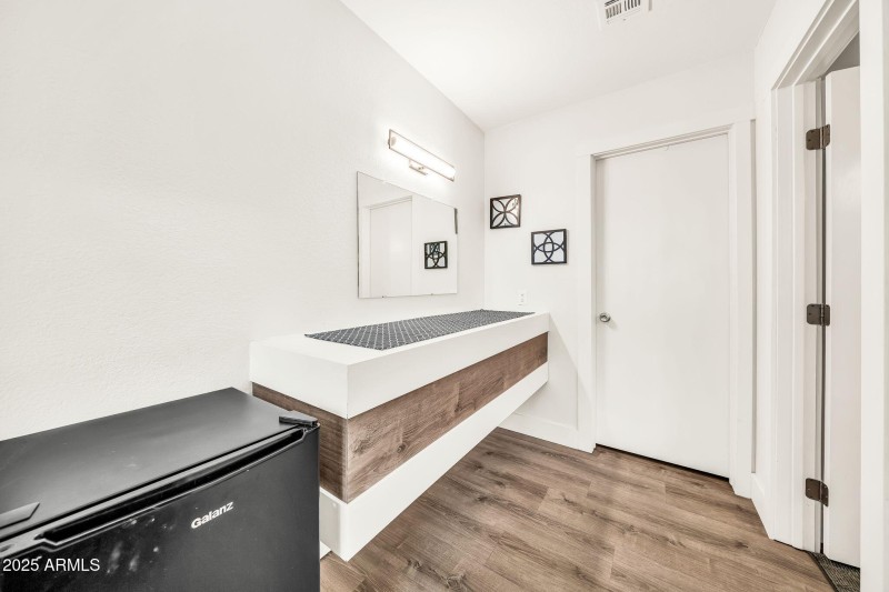 14300 W Bell Rd 423-24