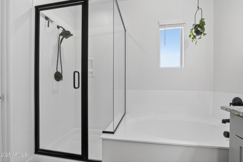 Separate tub/shower