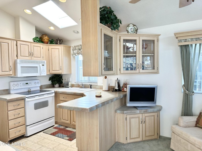 U-SHAPED KITCHEN