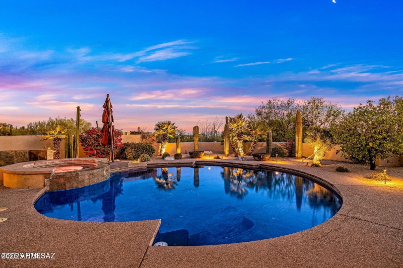 1583 E Sanctuary Cove Way