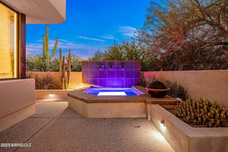 1583 E Sanctuary Cove Way