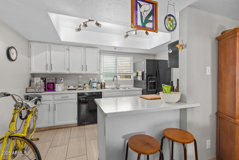 WHITE BRIGHT KITCHEN