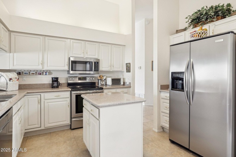 22-web-or-mls-9125-e-captain-dreyfus-ave